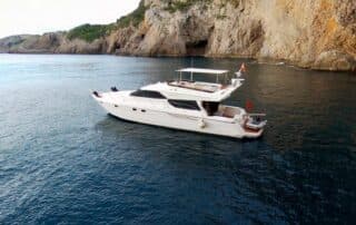 Vista aérea del barco Pangea en el Mediterráneo