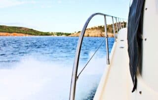 Pangea anclado en cala